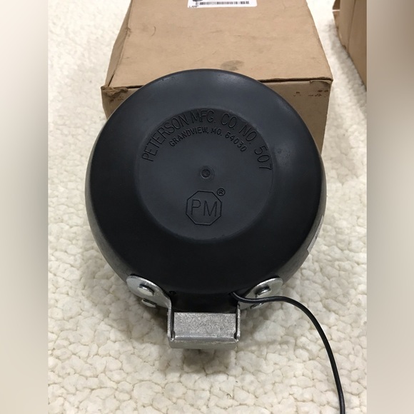 Peterson Mfg. Co Part#: 3320 Sealed Beam Light Lamp w/Bracket, 620W
New … - Picture 9 of 14